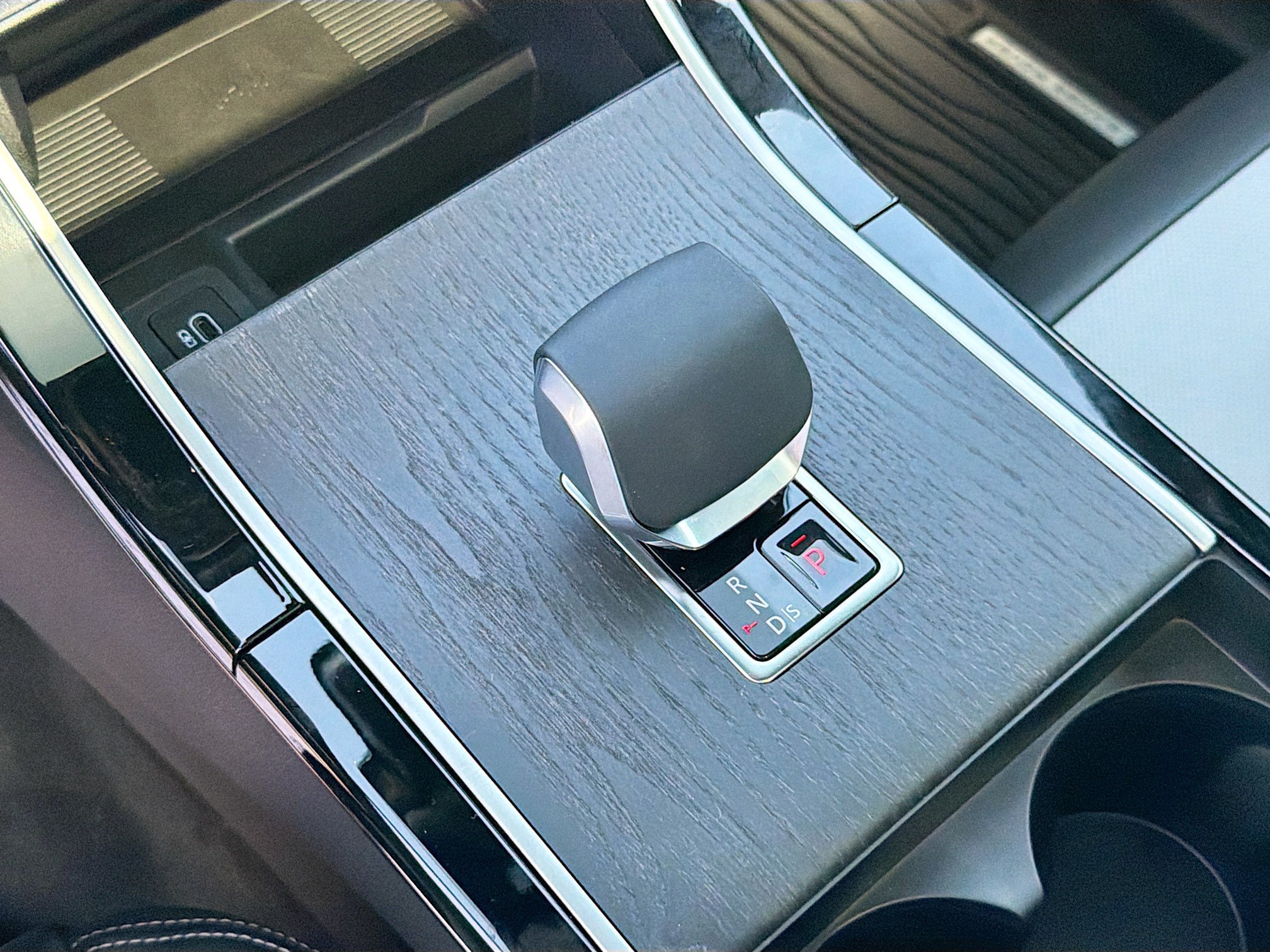New 2026 Batumi Gold Land Rover Belgravia Edition image 28