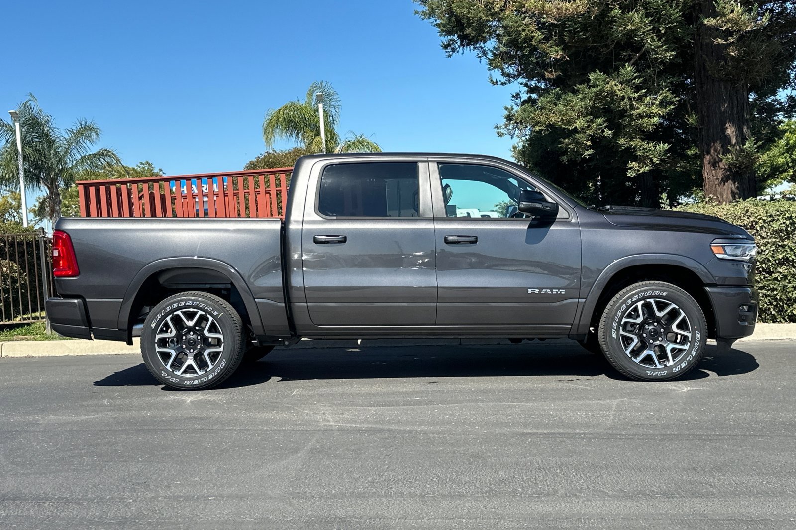2026 RAM 1500 Laramie - Photo 3