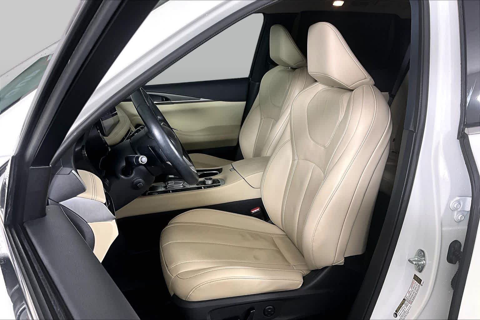Used 2023 Majestic White INFINITI LUXE image 8