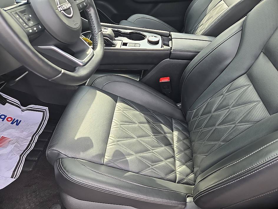 Used 2023 Scarlet Ember Tintcoat Nissan Platinum image 17