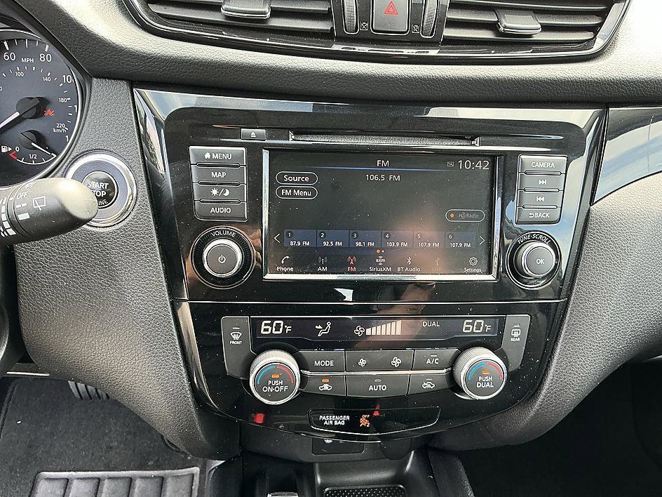 Used 2021 Magnetic Black Pearl Nissan SL image 17