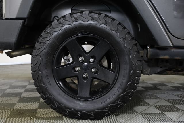 Used 2017 Gray Jeep Unlimited Sport image 27