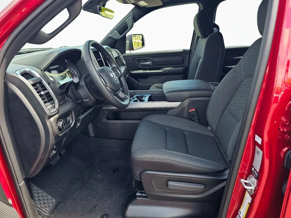 2026 RAM 1500 Express - Photo 17