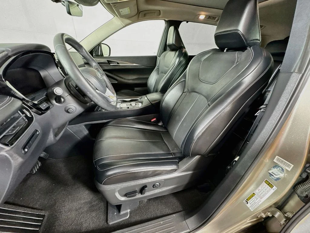 Certified Used 2023 Silver INFINITI LUXE image 27