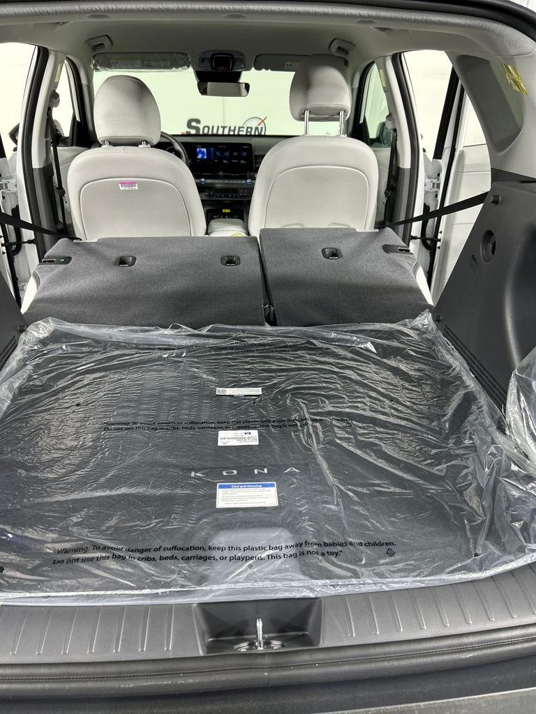 Used 2026 White Hyundai SEL Premium image 21