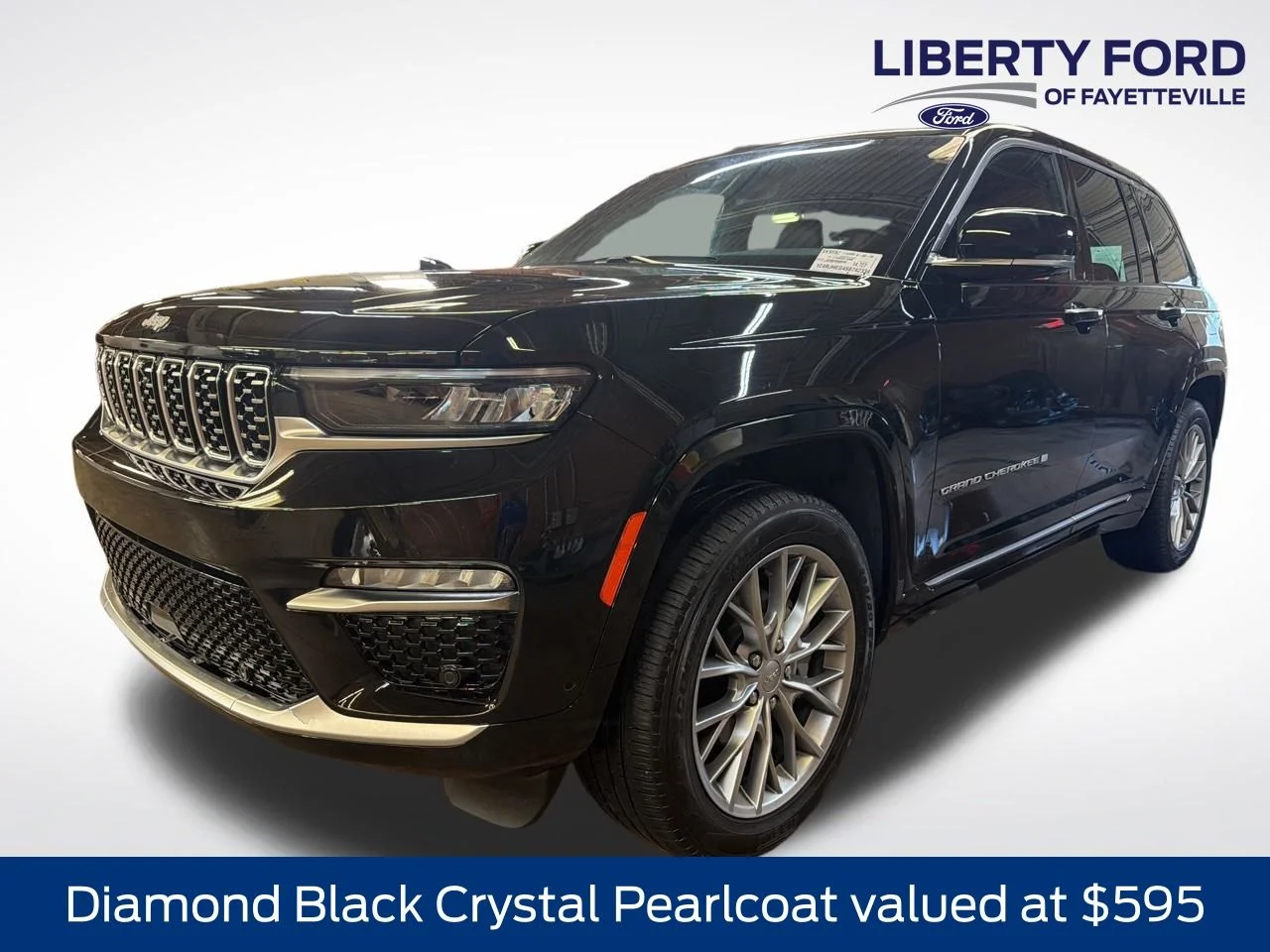 Used 2025 Diamond Black Jeep Summit image 1