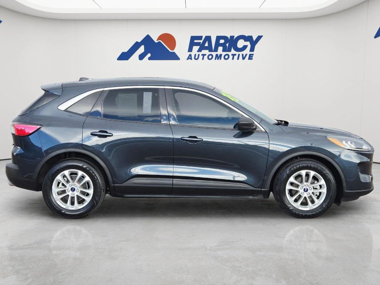 Used 2022 Stone Blue FORD SE image 5