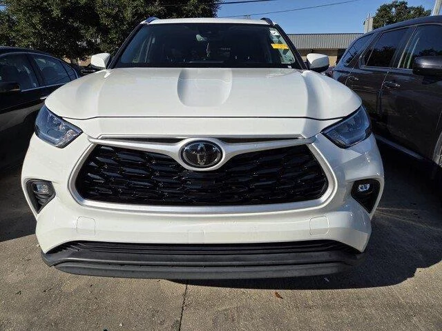 Used 2020 Blizzard Pearl Toyota XLE image 5