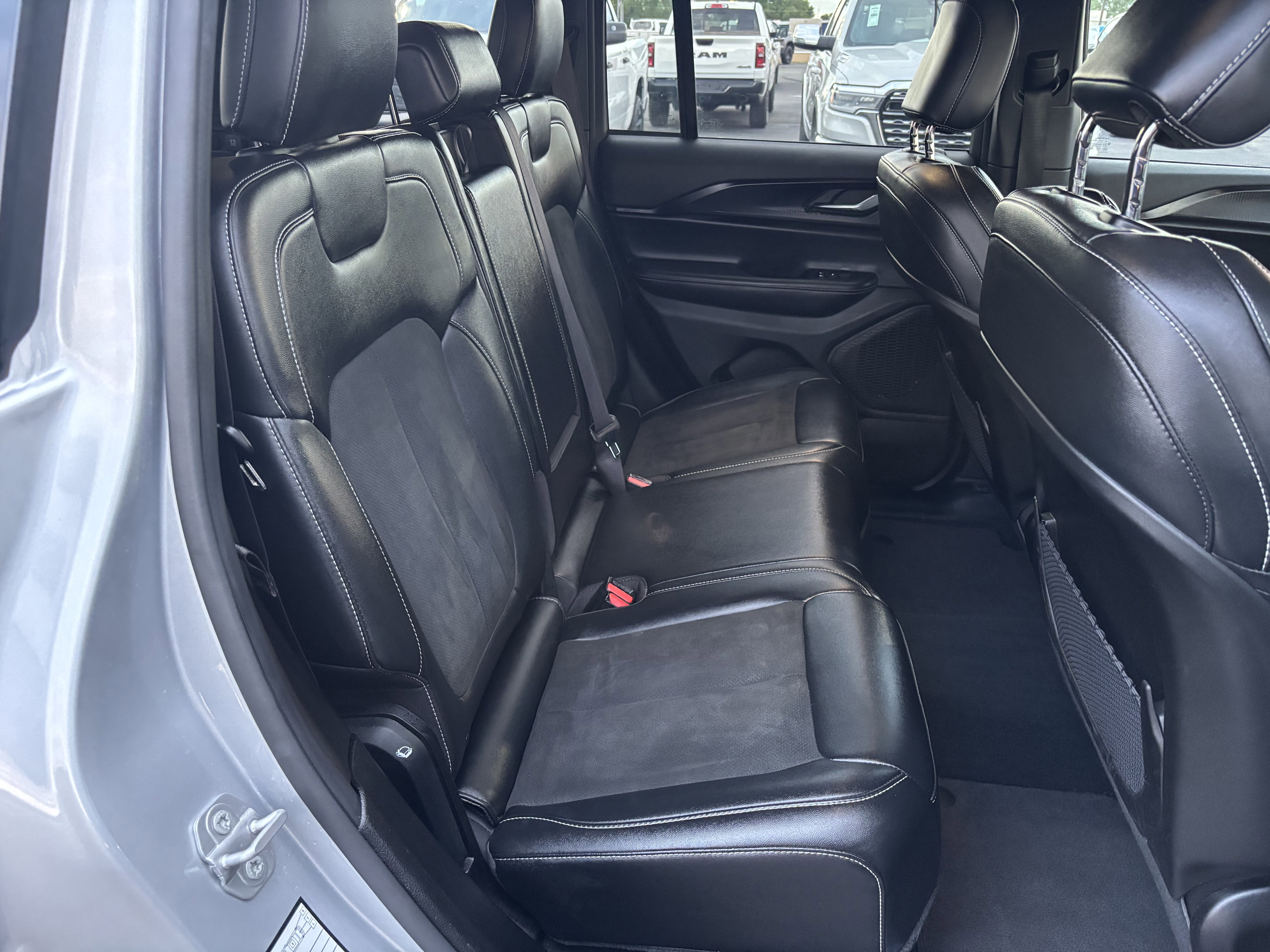 Used 2025 Silver Zynith Jeep Altitude image 25