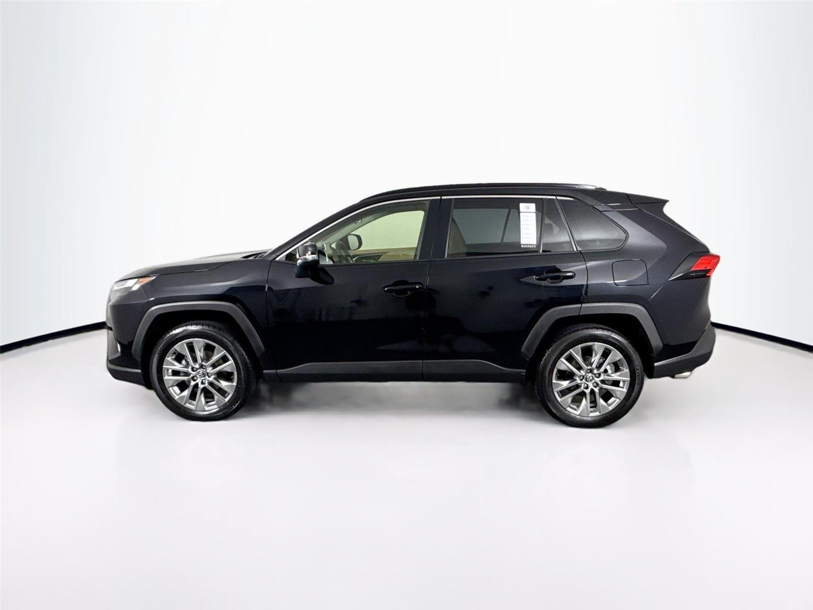 Used 2025 Midnight Black Metallic Toyota XLE Premium image 13