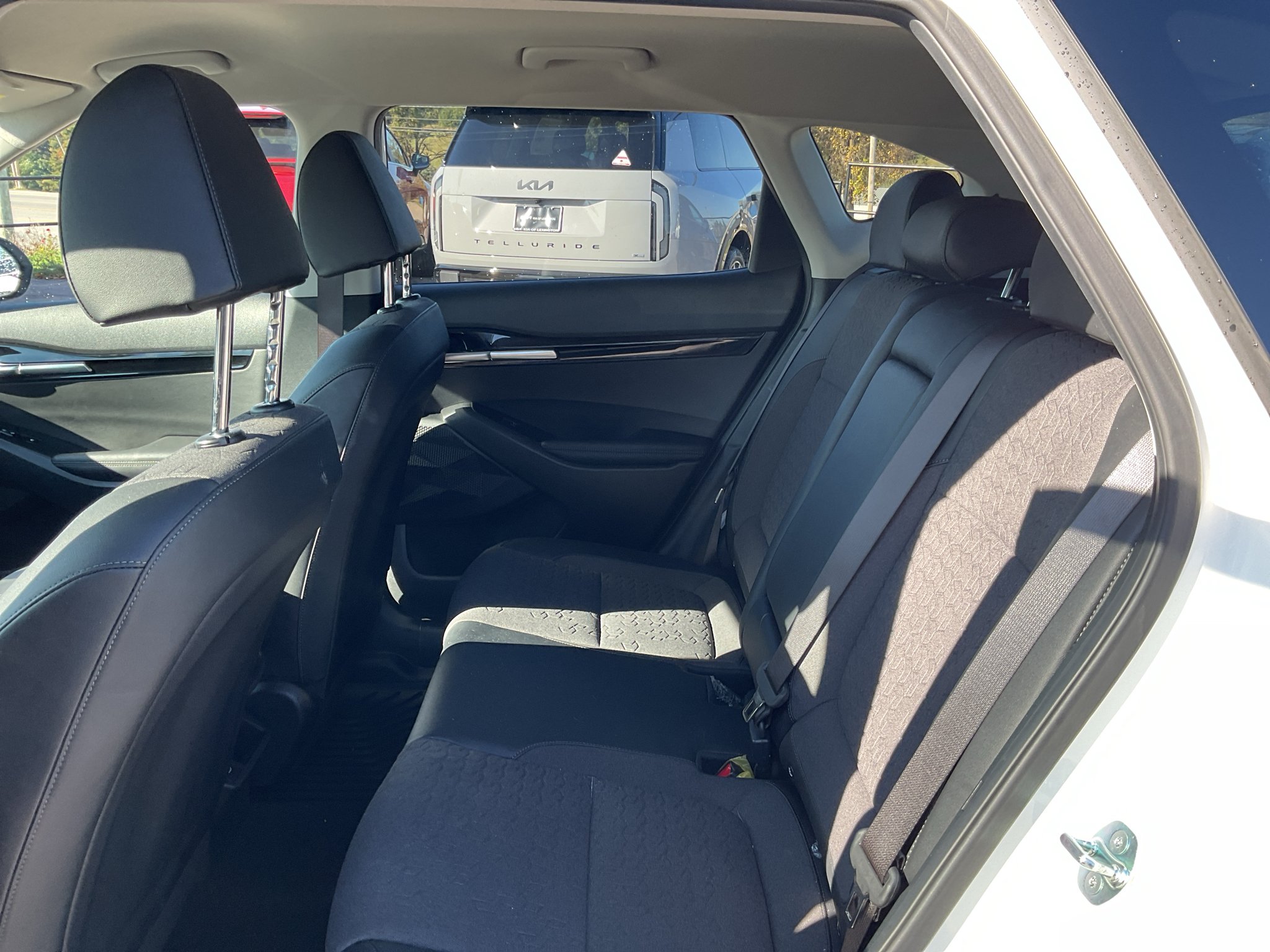 Used 2025 Clear White/Black Roof Kia S image 16
