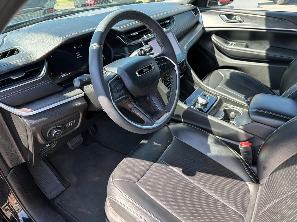 Used 2024 Black Jeep Limited image 39