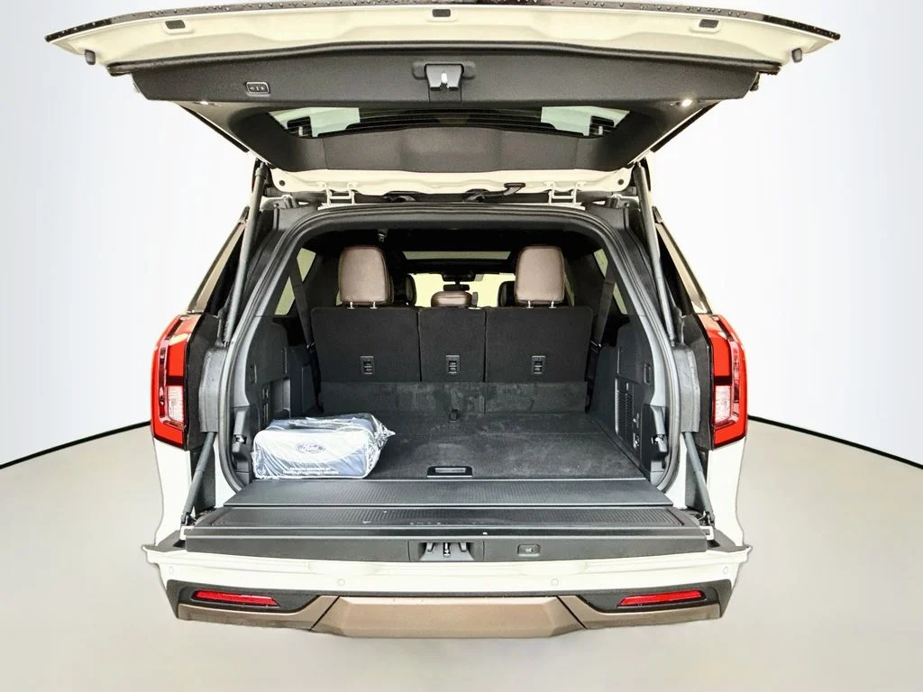 New 2027 Star White Metallic Tri-Coat Ford MAX King Ranch® image 28