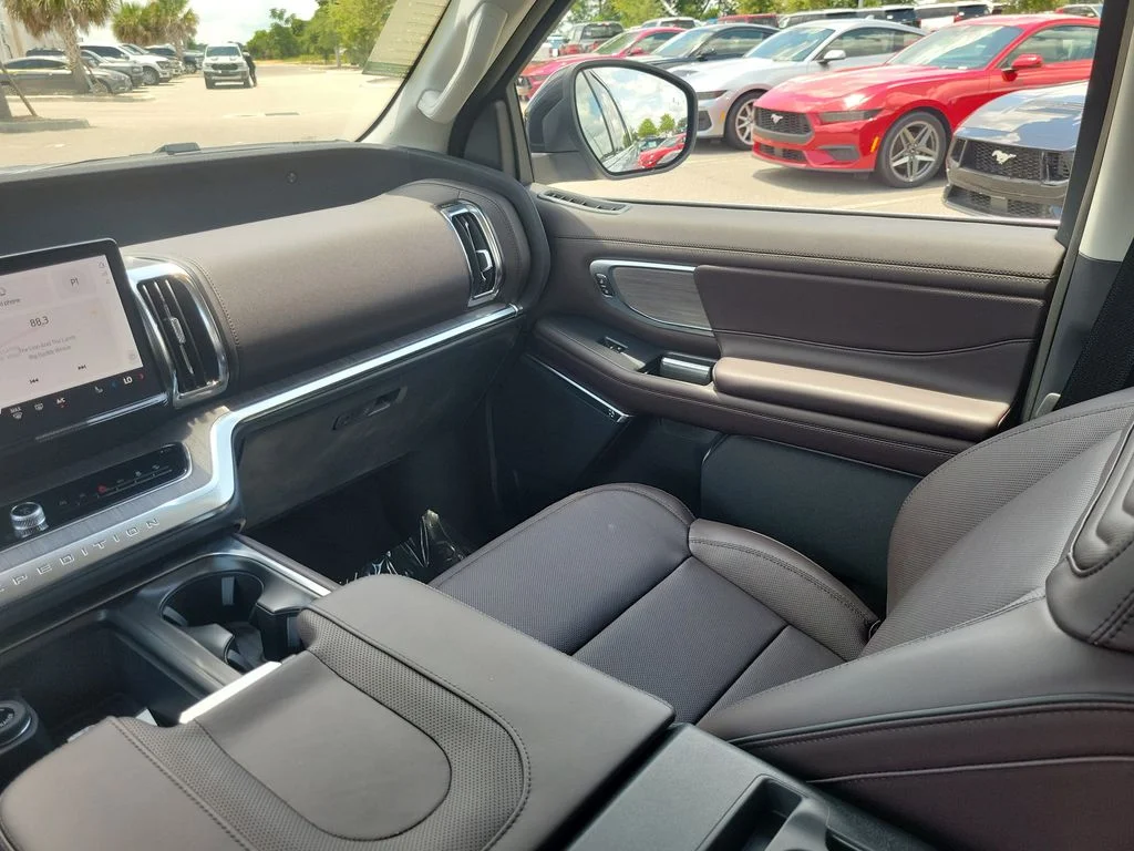 New 2026 Glacier Gray Metallic Tri-Coat Ford Platinum® image 14