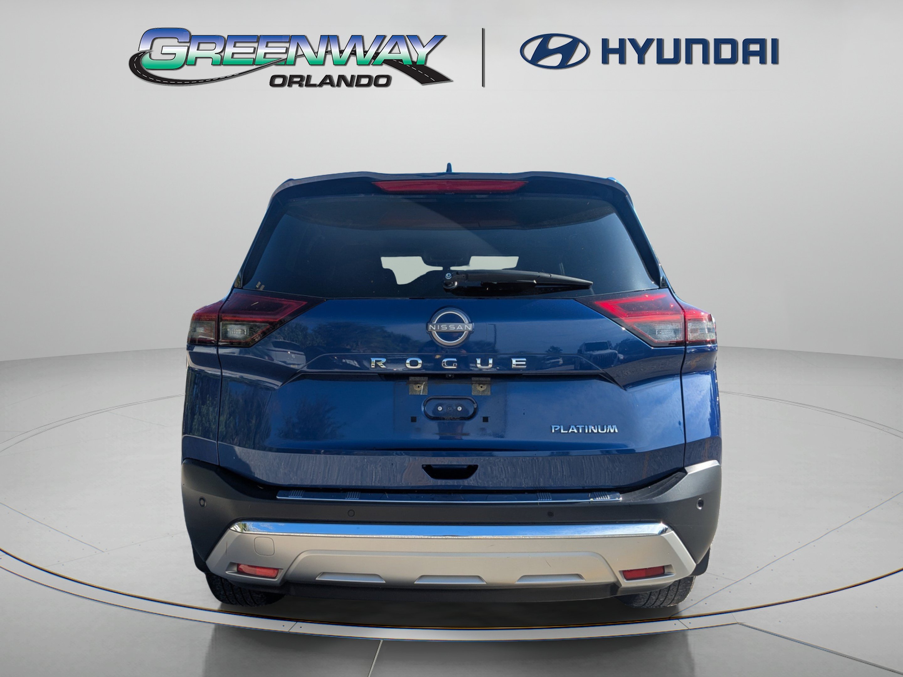 Used 2022 Caspian Blue Metallic Nissan Platinum image 6