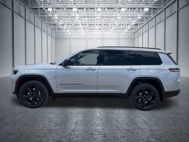 New 2026 Silver Zynith Exterior Paint Jeep Limited image 10