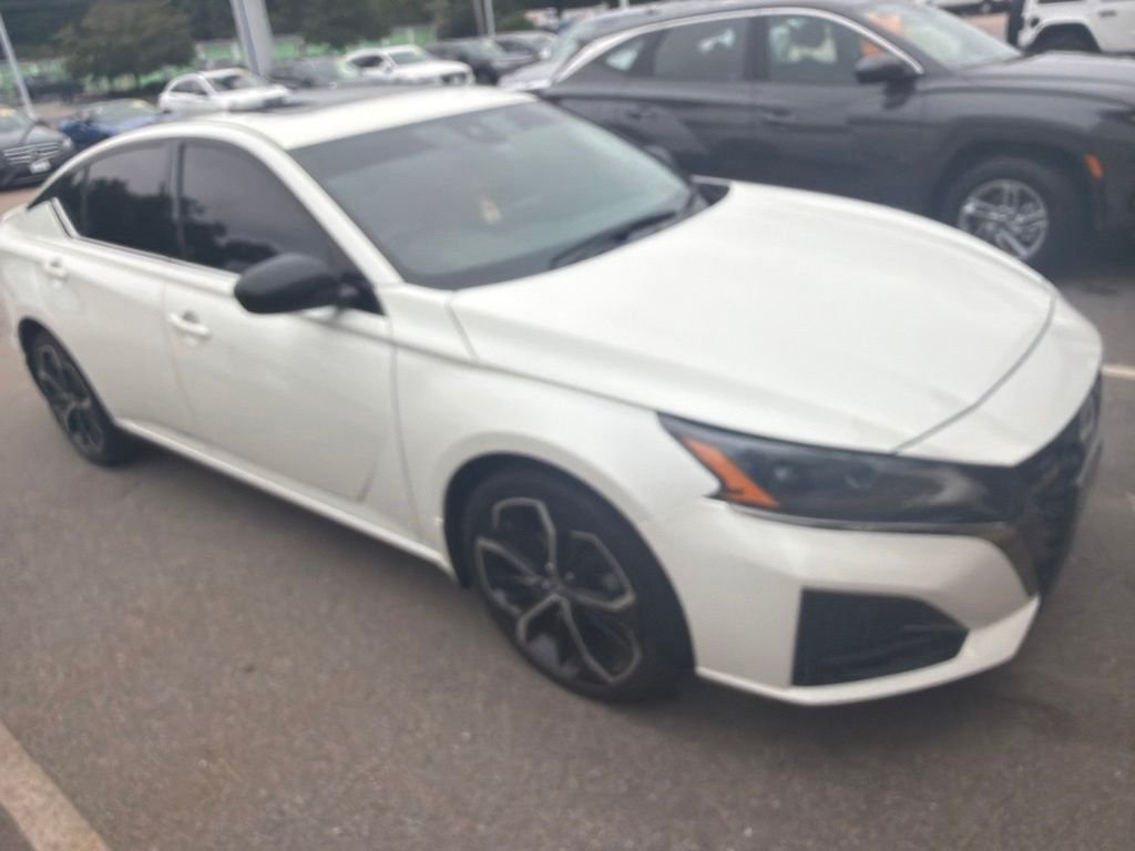 Used 2023 White Nissan 2.5 SR image 1
