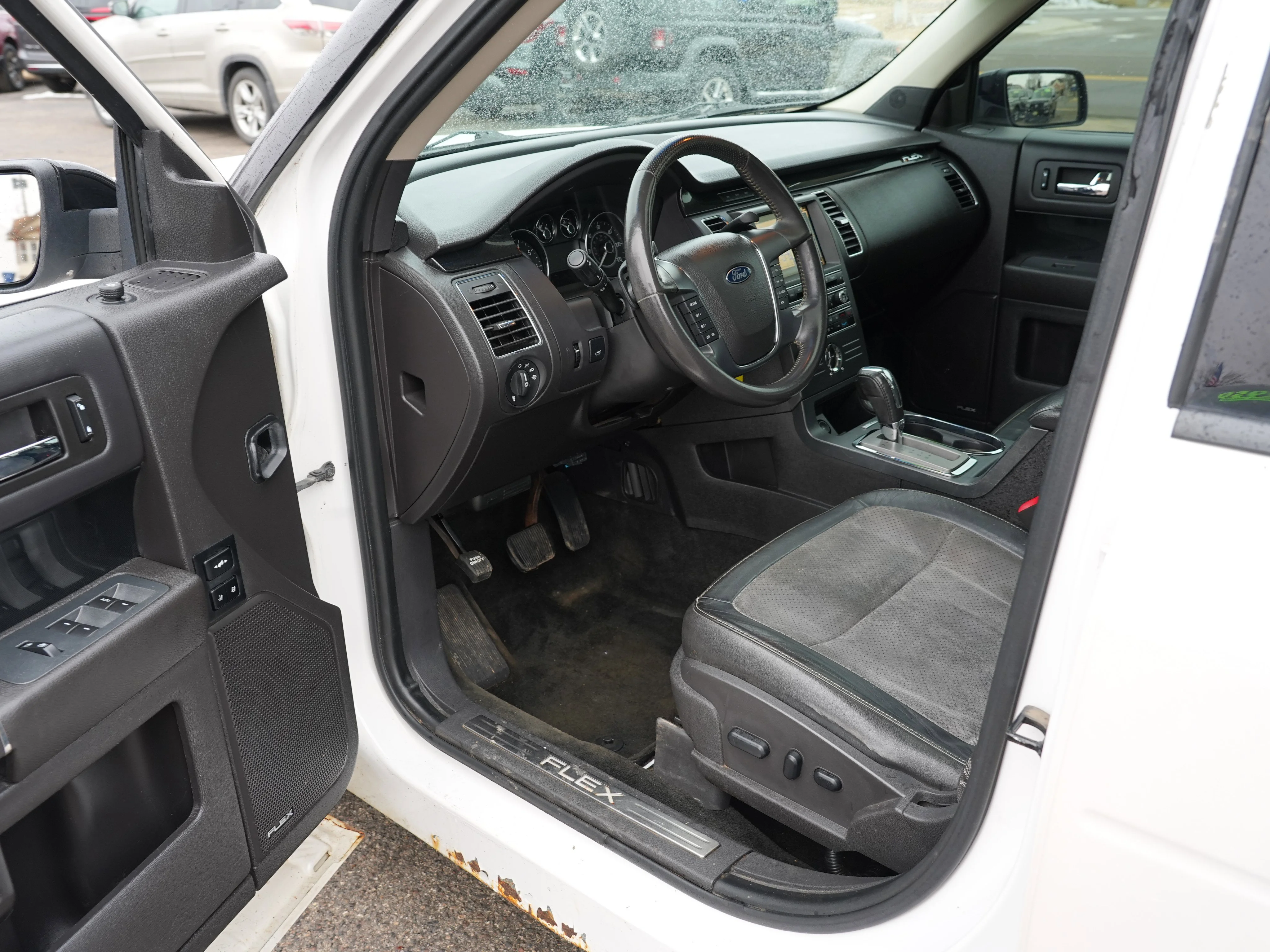 2011 Ford Flex Titanium - Photo 12