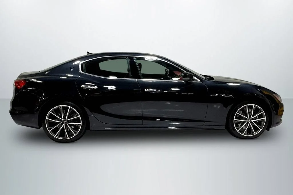 Used 2023 Nero Ribelle Metallic Maserati Modena image 4