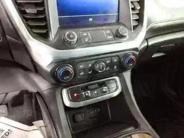 Used 2020 White GMC SLE image 20