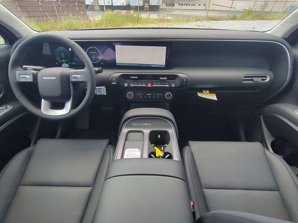 New 2027 Black Hyundai Blue SEL 7P image 17
