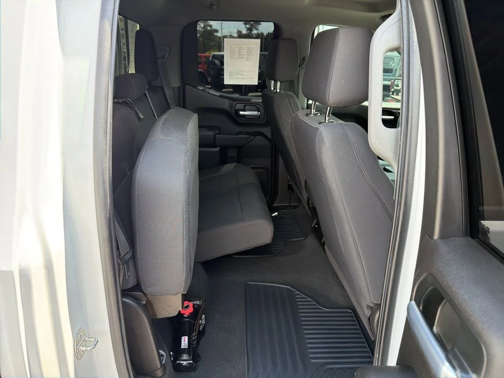 Used 2021 White Chevrolet Custom image 19