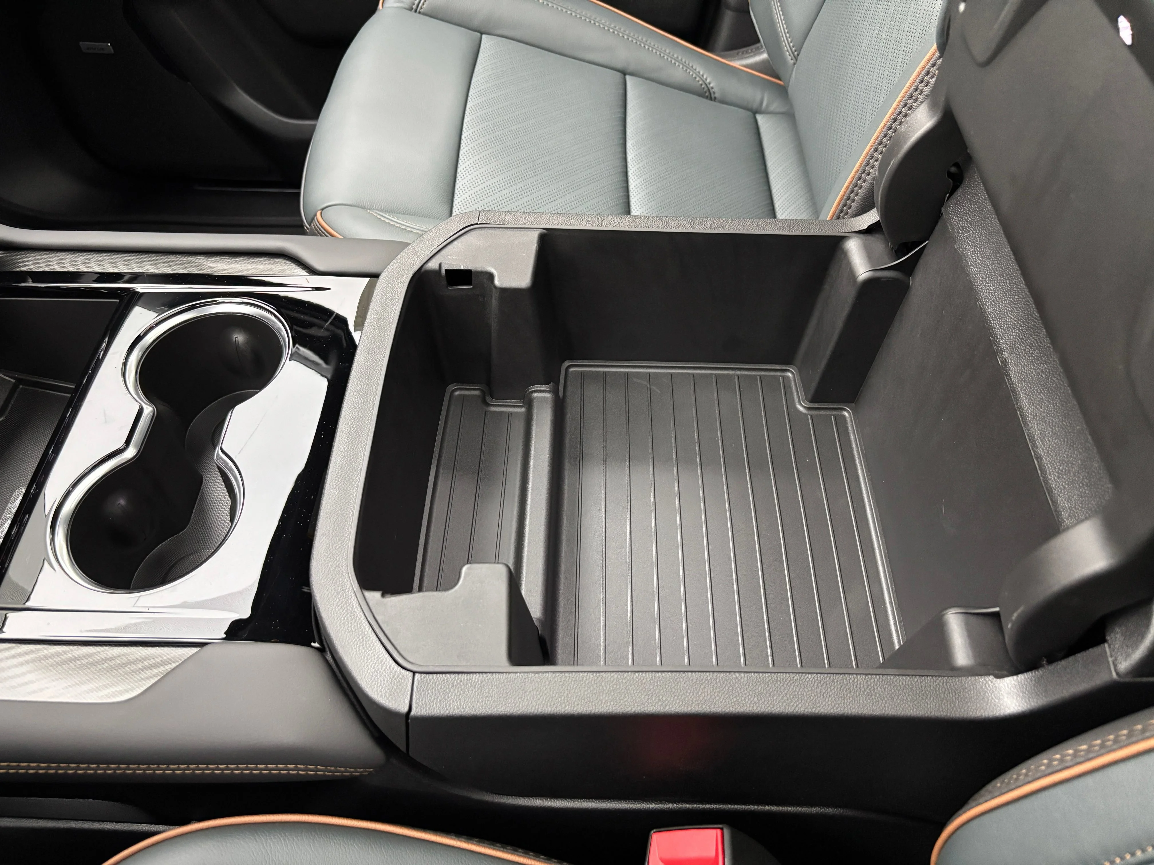 2026 GMC Yukon AT4 - Photo 36