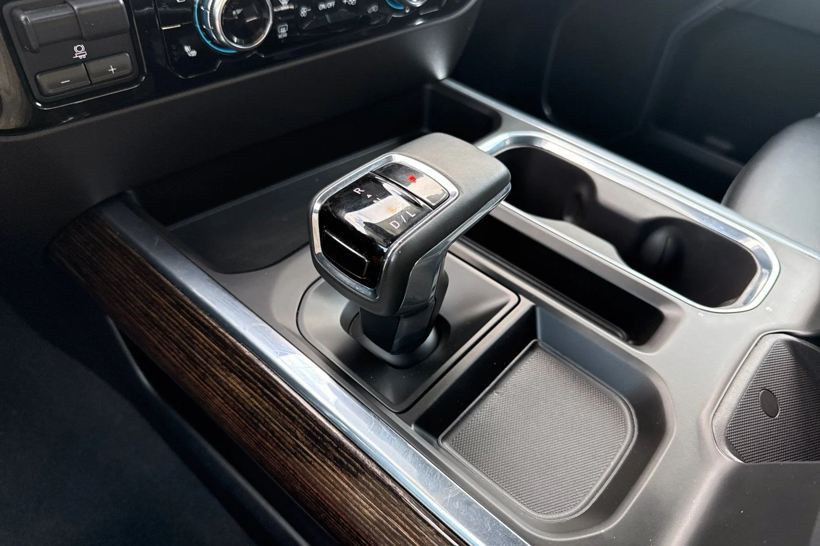 Used 2025  GMC Elevation image 20