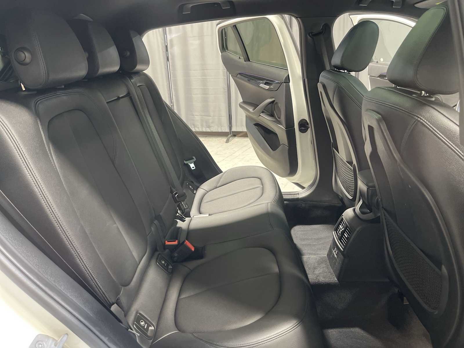 Used 2020 Alpine White BMW xDrive28i image 13