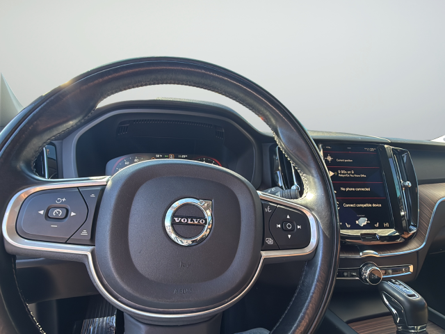 Used 2018 Blue Volvo T5 Momentum image 12