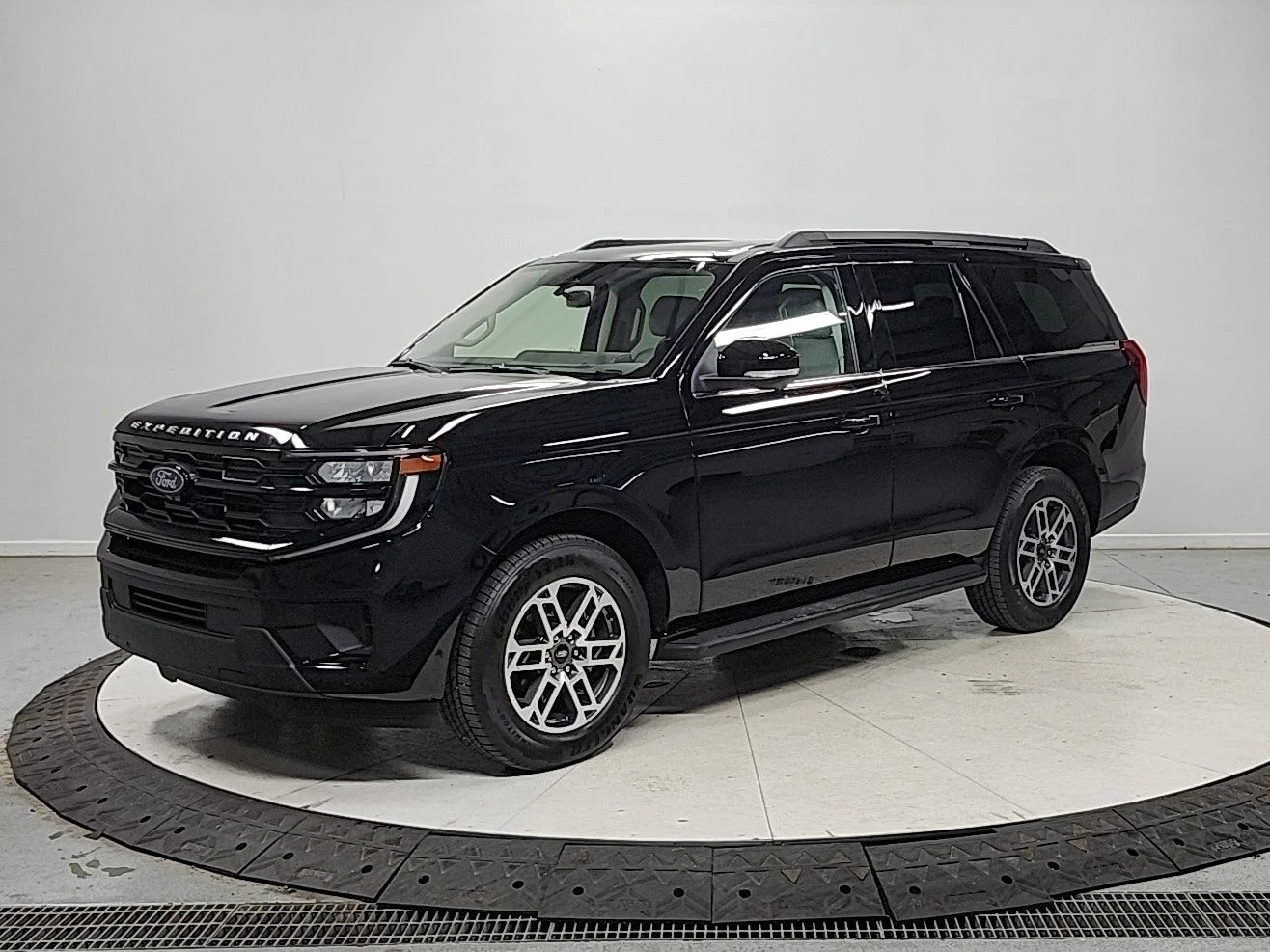 Used 2025 Black Ford Active image 3