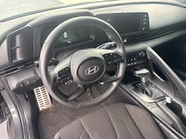 Used 2025 Gray Hyundai SEL Sport image 14