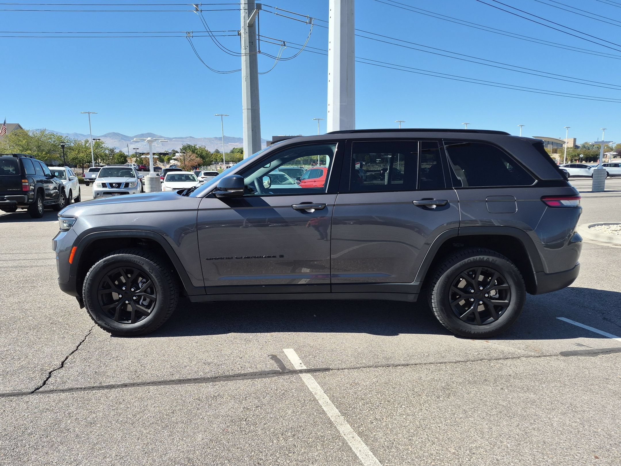 Used 2024 Baltic Gray Metallic Clearcoat Jeep Altitude image 7