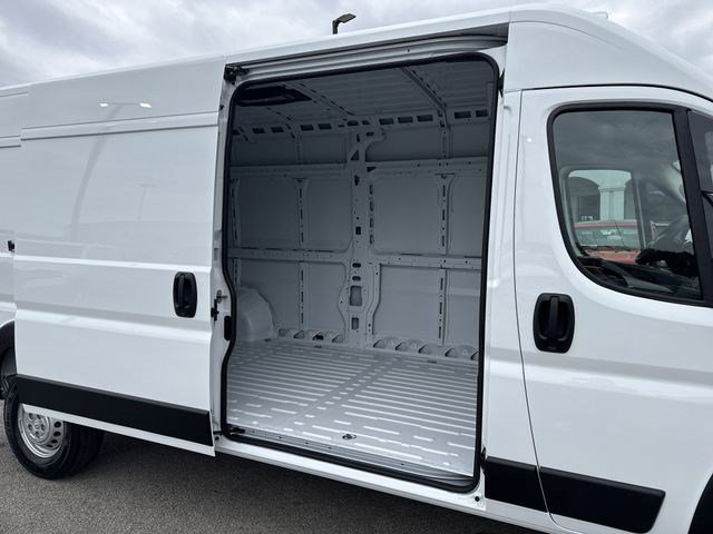 New 2026 Bright White Clear-Coat Exterior Paint RAM High Roof image 18