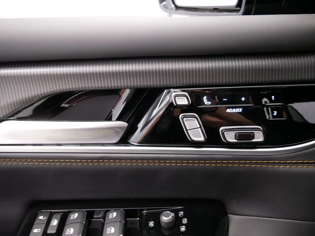 New 2026 High Gloss Black Jeep Summit Reserve image 20