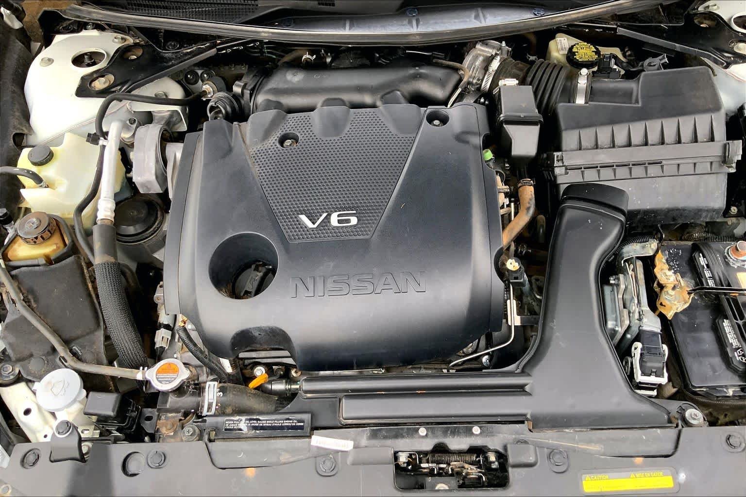Used 2017 Pearl White Nissan SL image 32