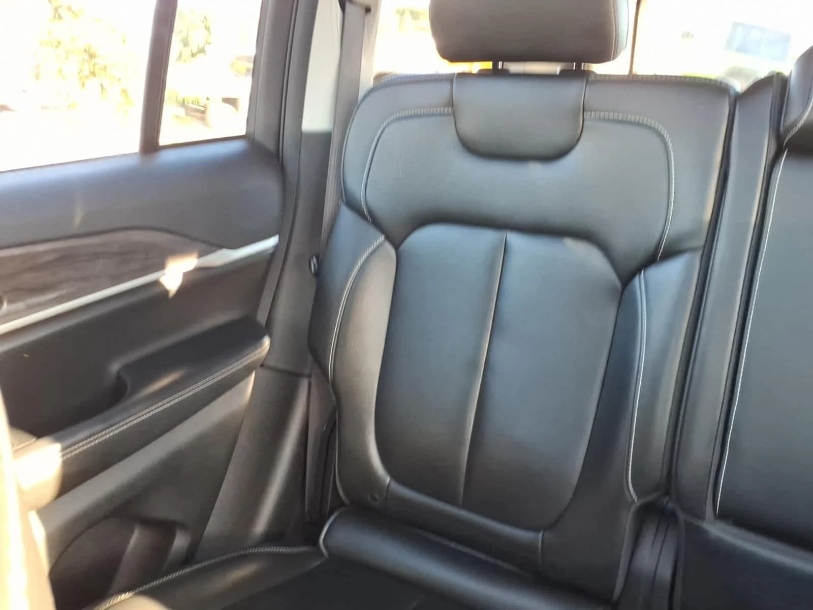 Certified Used 2024 Diamond Black Crystal Pearlcoat Jeep Limited image 16