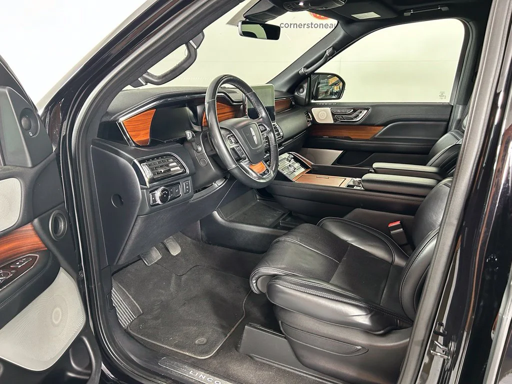 Used 2019  Lincoln Reserve image 7