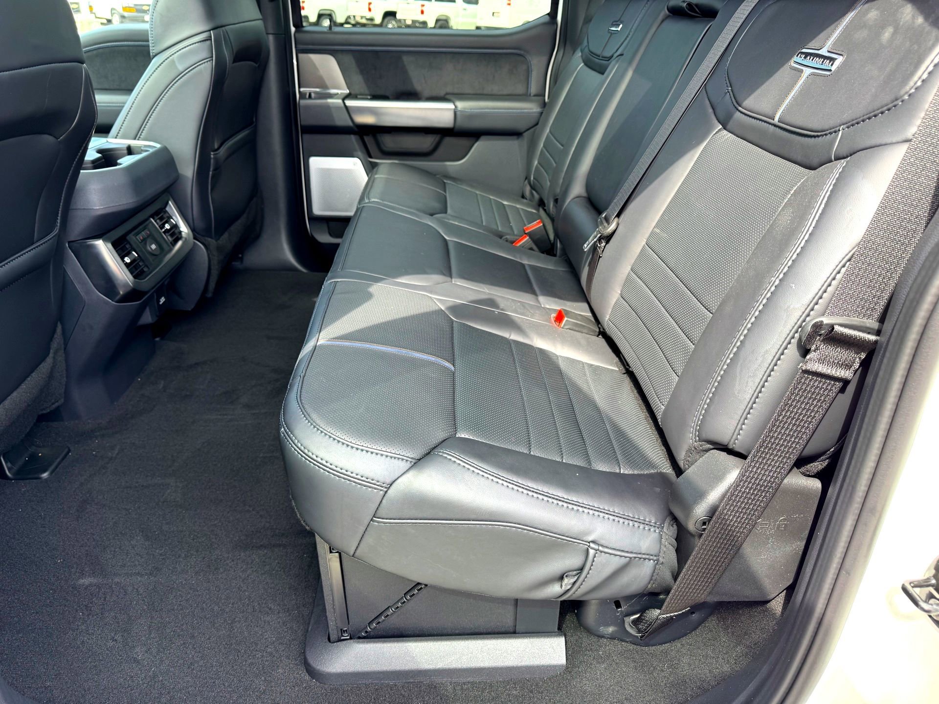 2026 Ford F-250 Super Duty Platinum - Photo 17