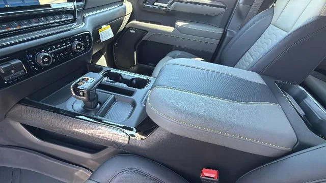 2026 Chevrolet Silverado 1500 ZR2 - Photo 13