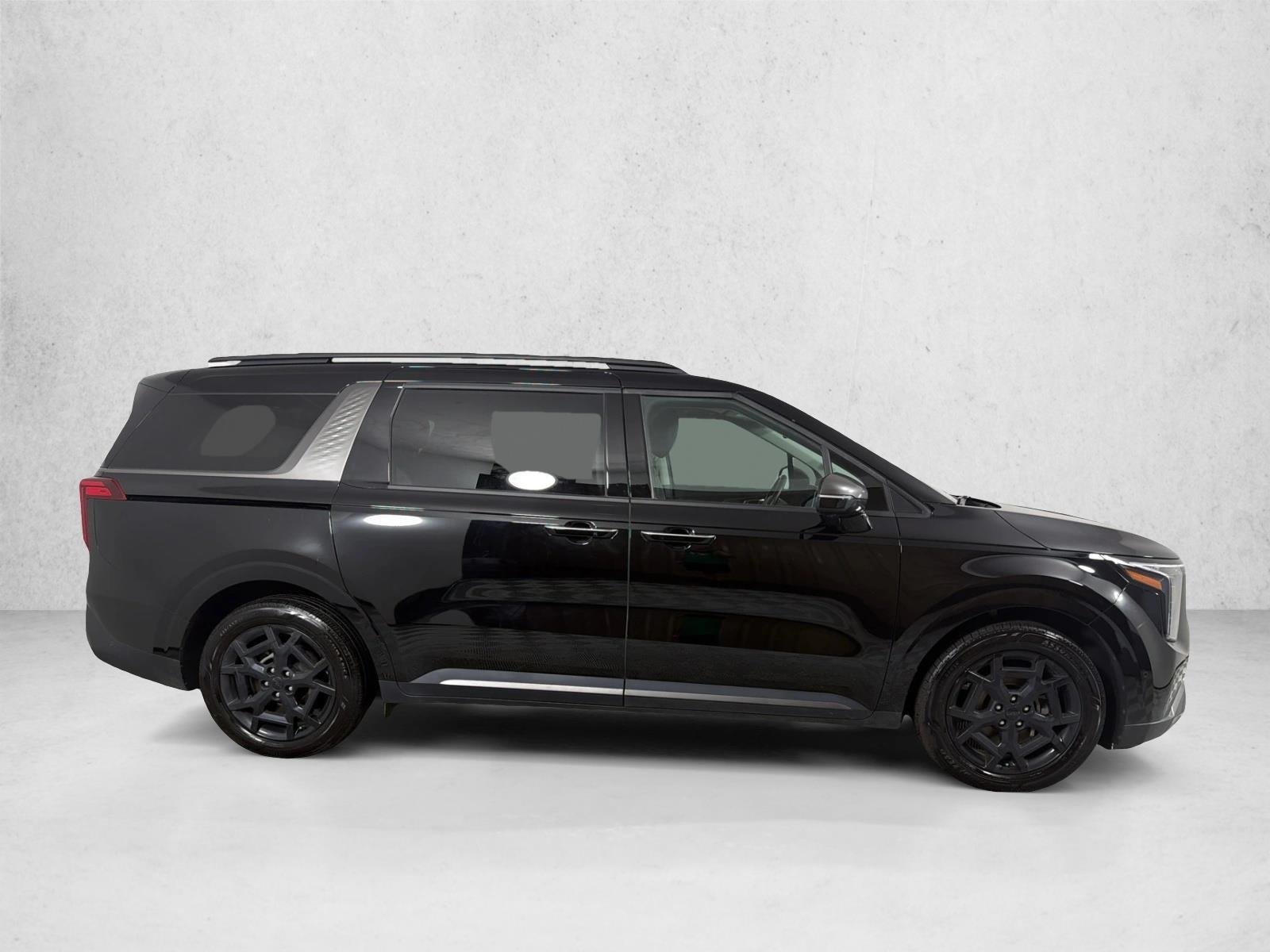 Used 2025 Aurora Black Pearl Kia SX image 4