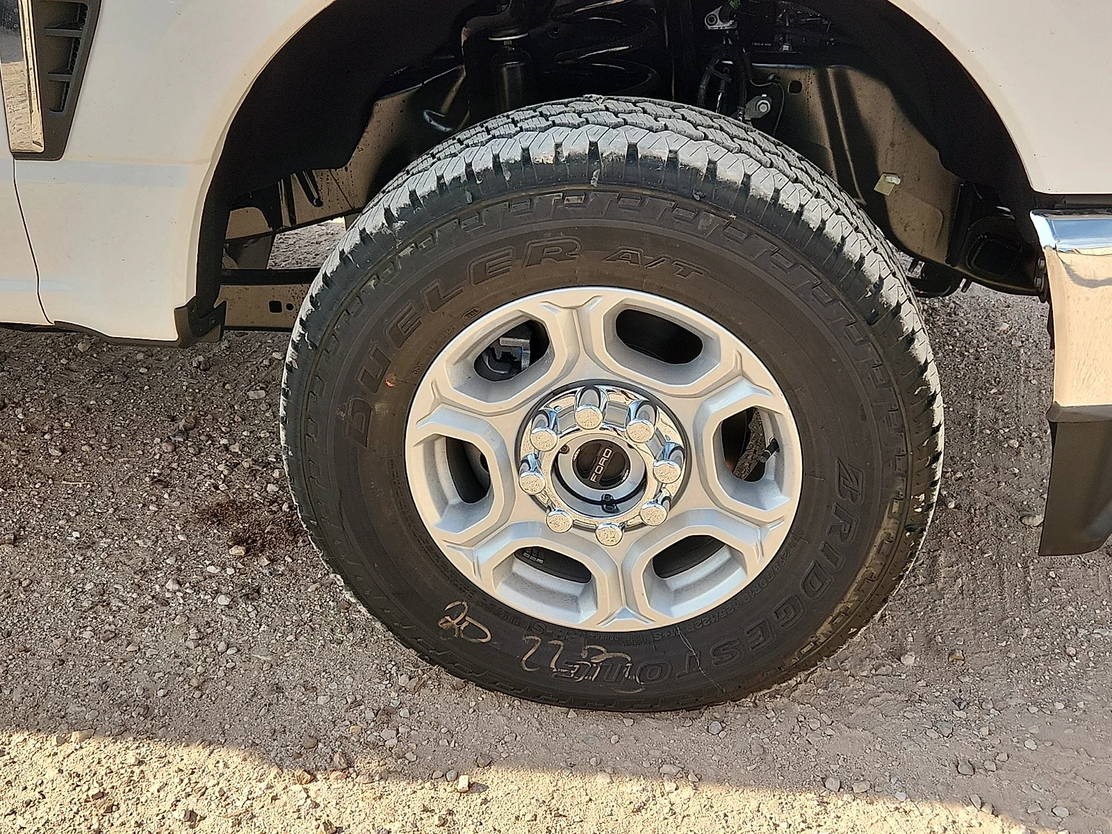 New 2027 Oxford White Ford XLT image 9