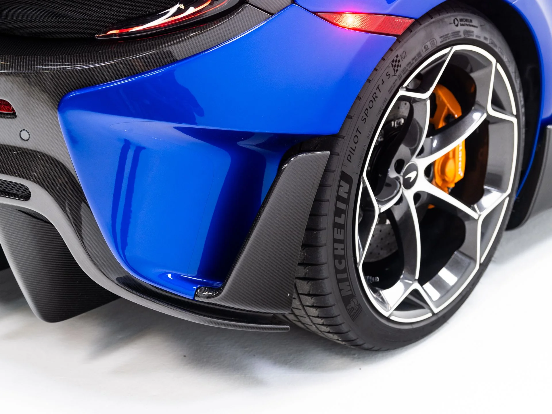 Used 2020 Burton Blue McLaren Spider image 54