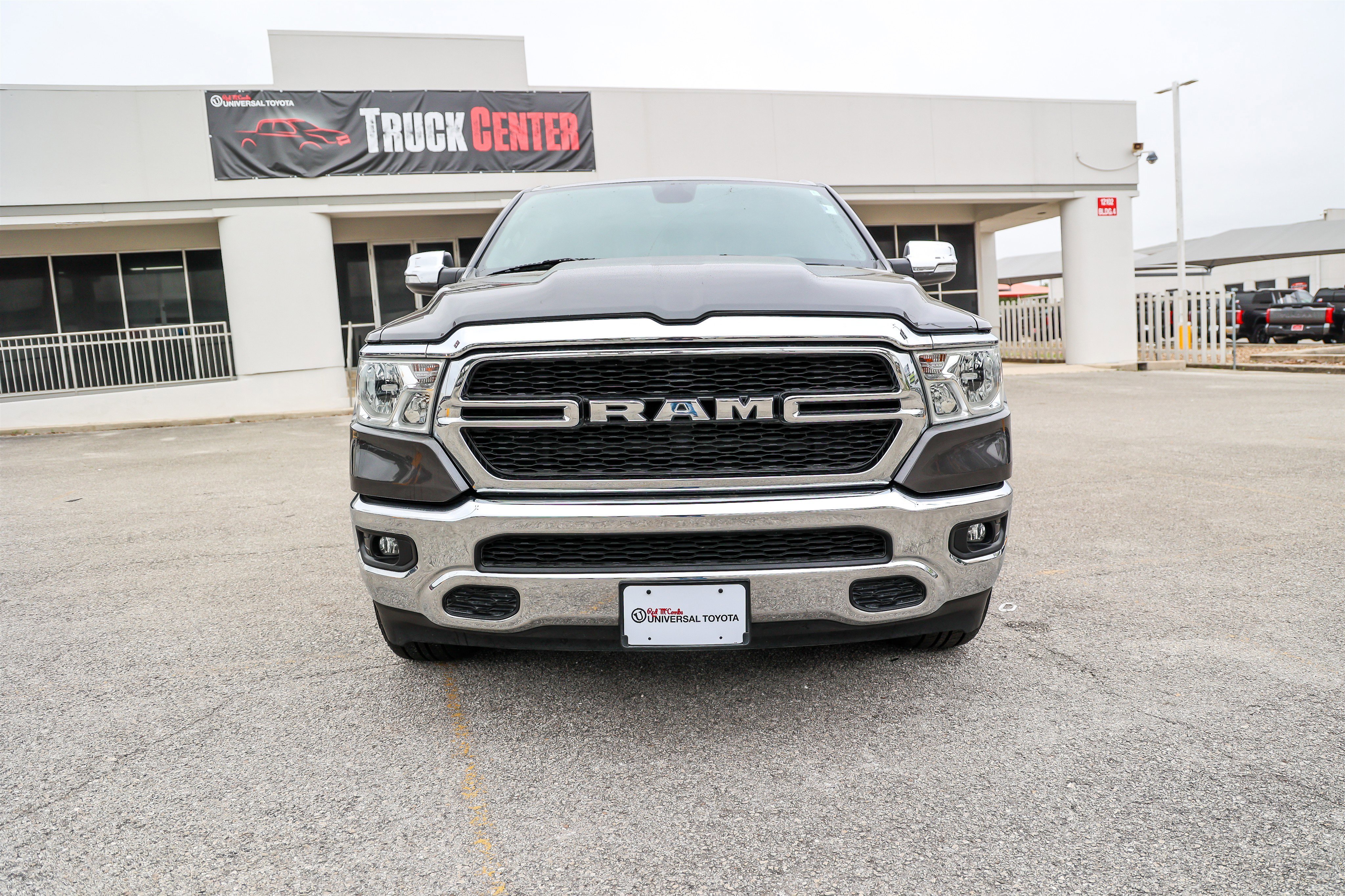 Used 2022 Granite Crystal Metallic Clearcoat Ram Lone Star image 2