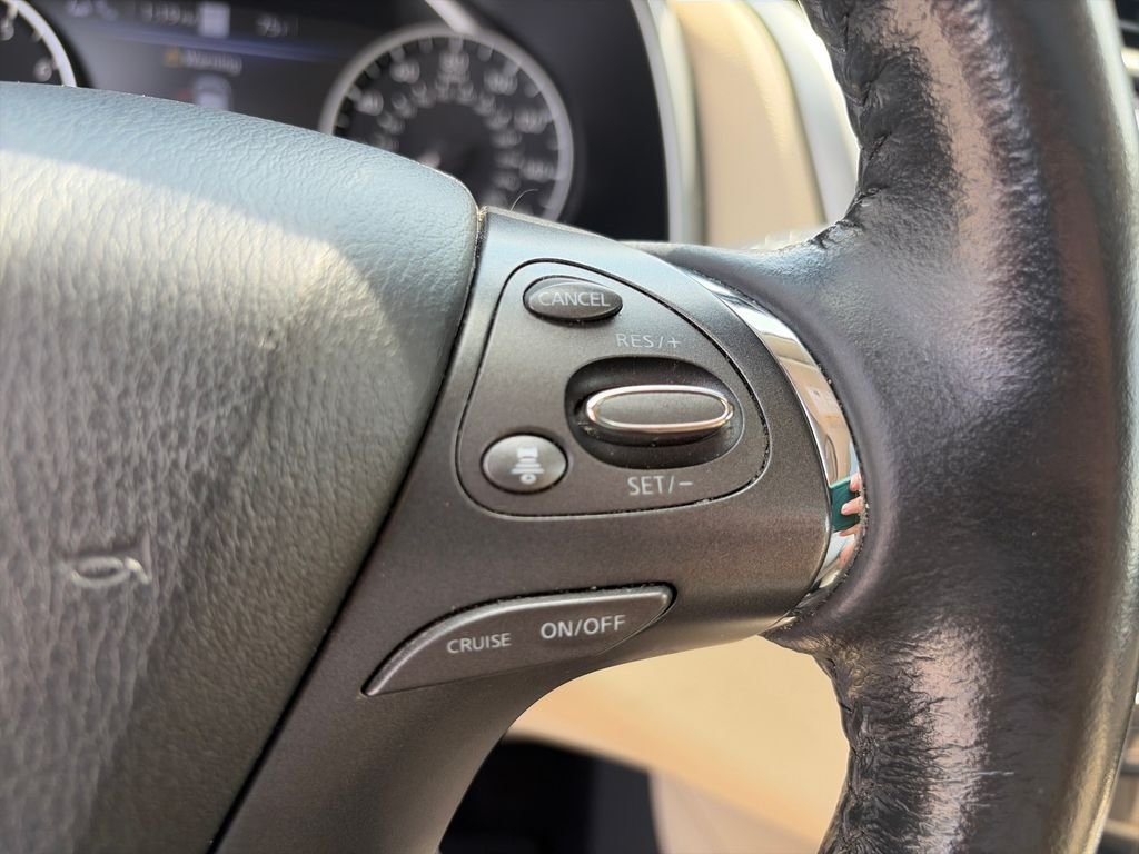 Used 2024 Pearl White Nissan Platinum image 34