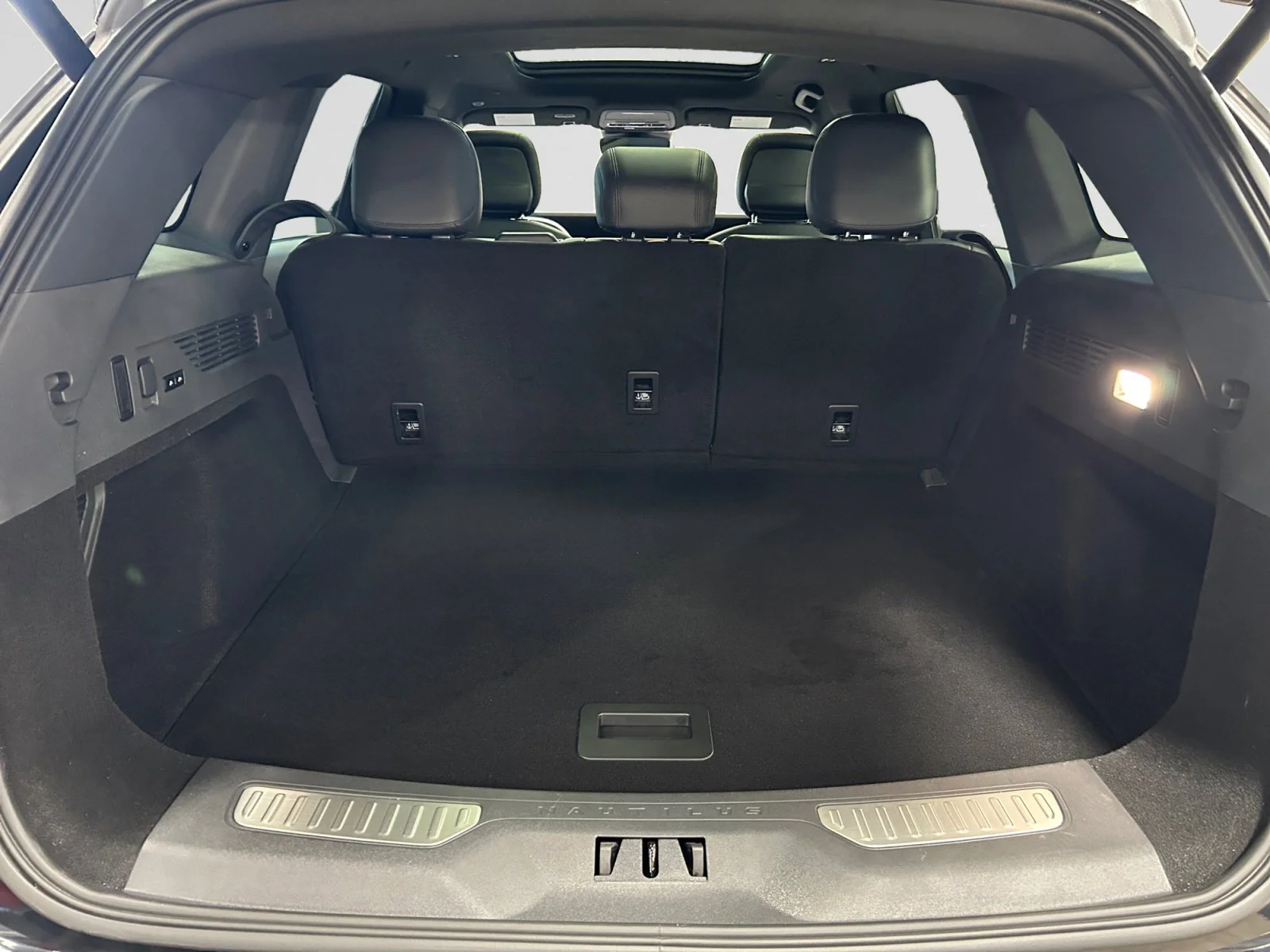 Used 2025 BLACK Lincoln PREMIERE AWD image 10