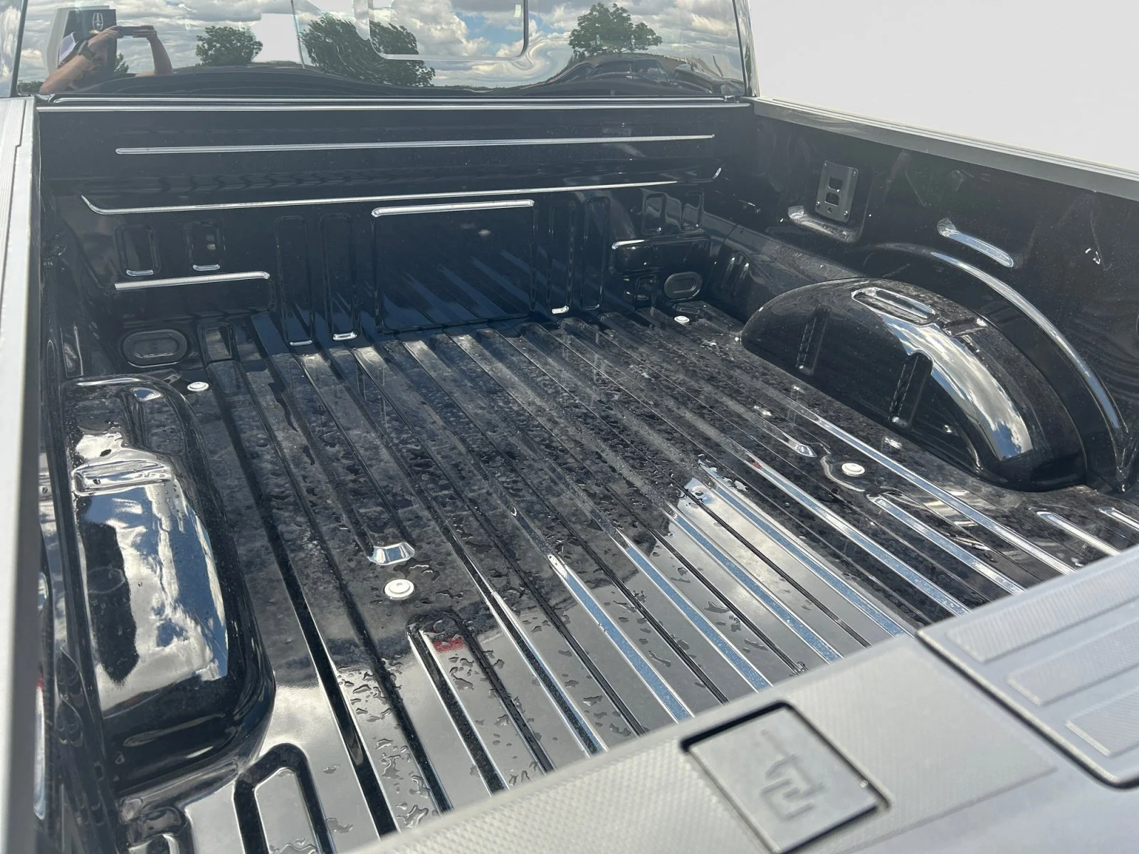 New 2026 Agate Black Metallic Ford XLT image 10