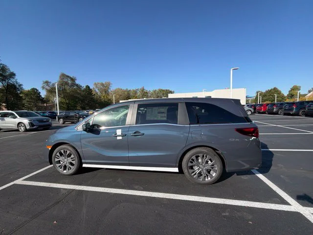New 2027 Smoke Blue Pearl Honda Touring image 8