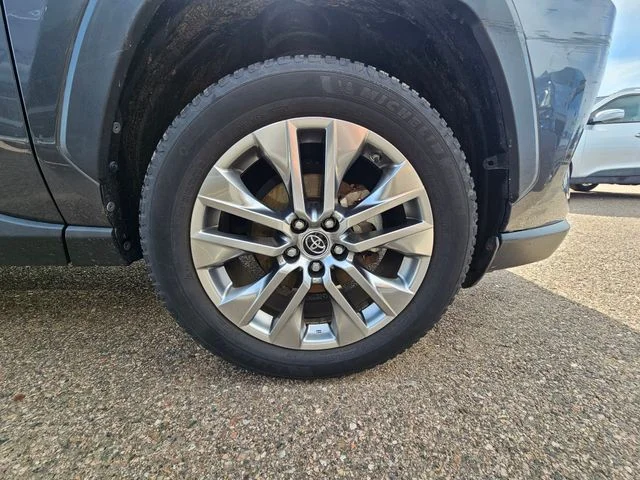 Used 2019 Magnetic Gray Metallic Toyota XLE Premium image 21