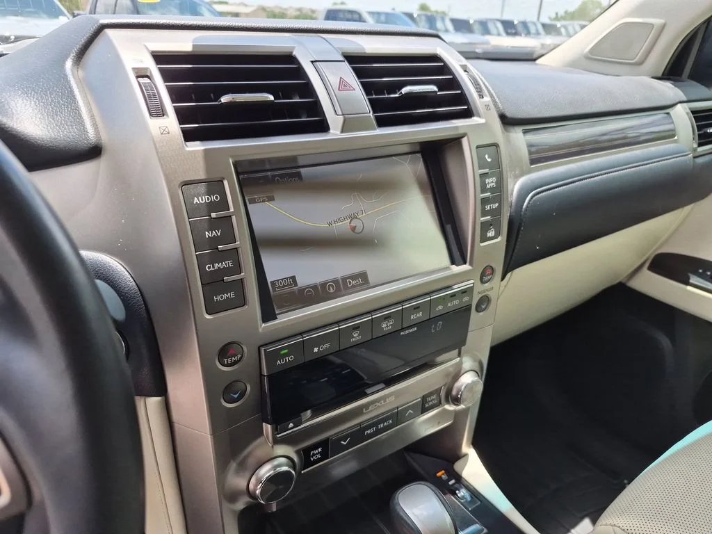 Used 2020 Black Lexus 460 image 24
